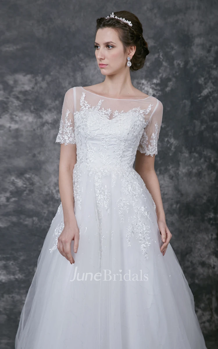 Noble Short Sleeve Tulle Ball Gown With Lace Applique