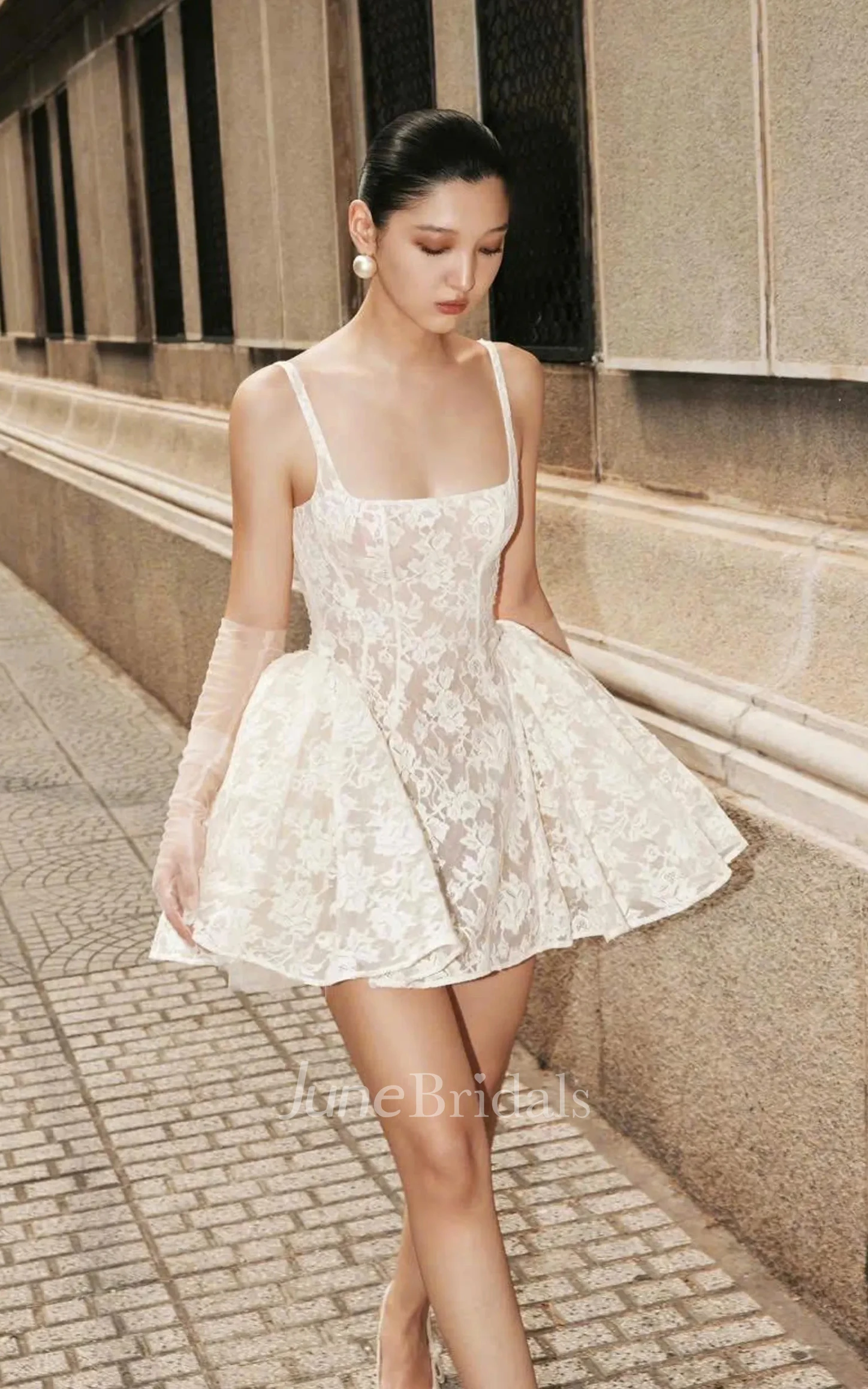 A-line Short Lace Engagement Winter Wedding Dress Square Neck Sleeveless Mini Gown (without Veil)