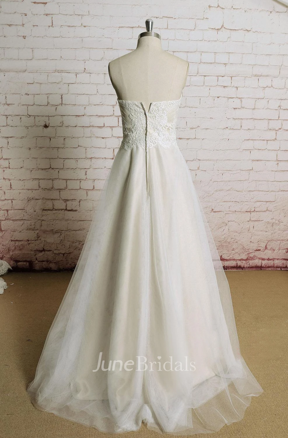 Sweetheart A-Line Tulle Wedding Dress With Champagne Underlay