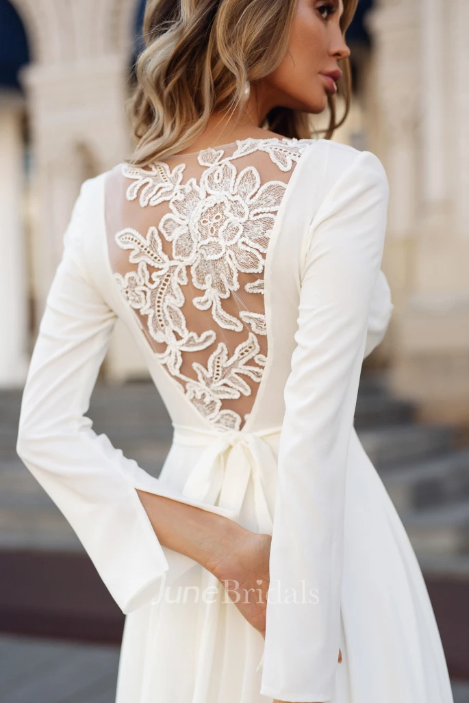 Elegant Chiffon Sheath Long Sleeve Appliqued Bridal Gown
