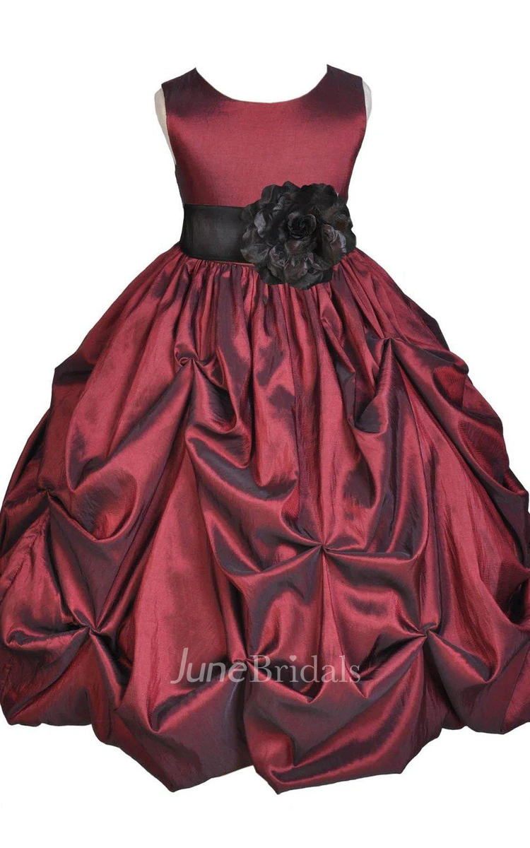 Sleeveless A-line Ruffled Dress With Flower and Bow