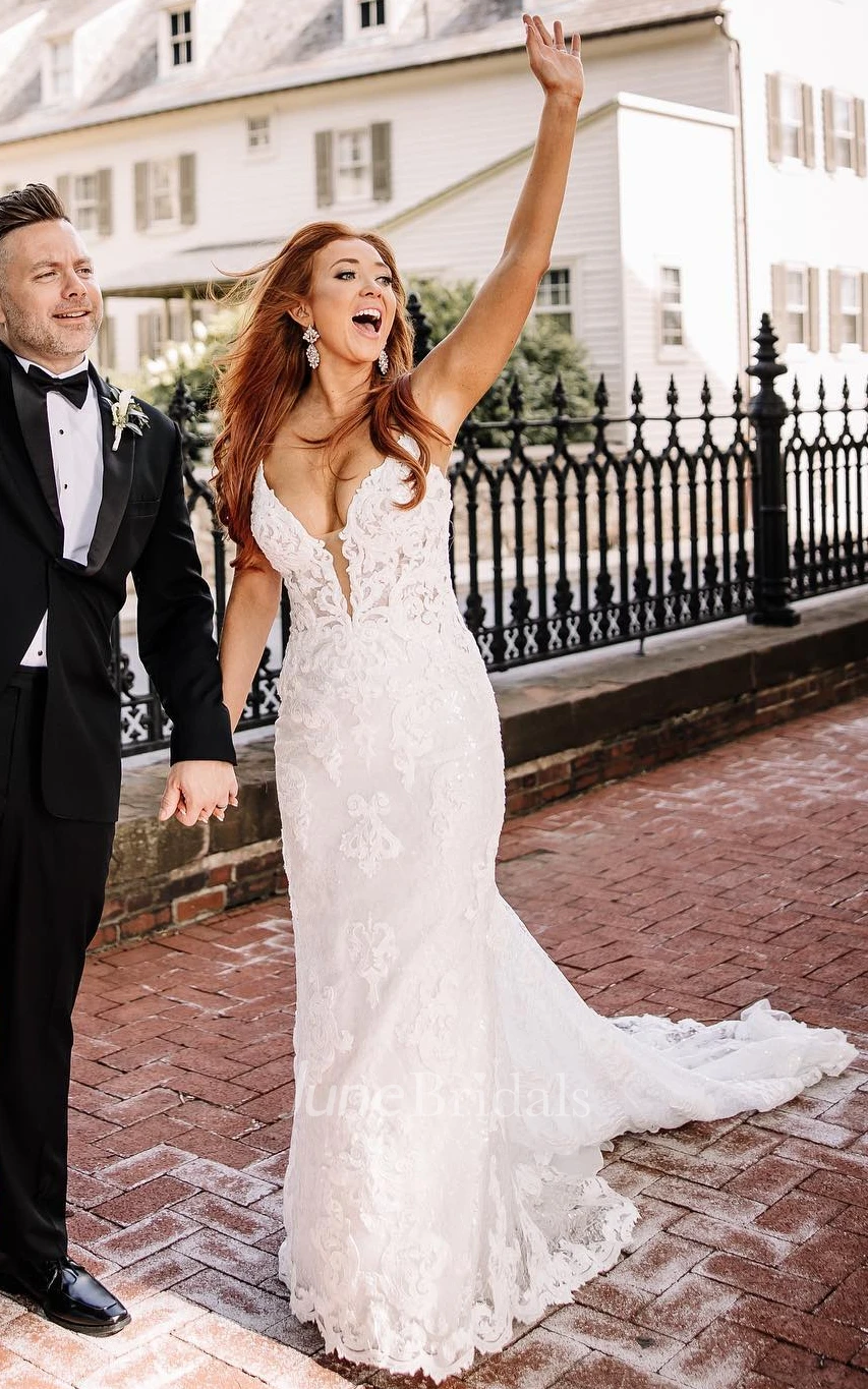 Sexy Spaghetti Mermaid V-neck Lace Appliques Boho Bridal Dress for Outdoor Garden Wedding