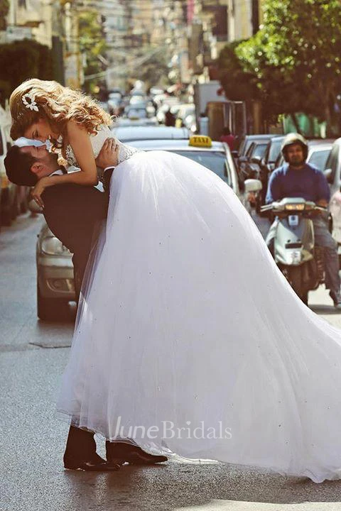 Elegant Sweetheart Sleeveless Tulle Wedding Dress Lace-up With Beadings Crystals