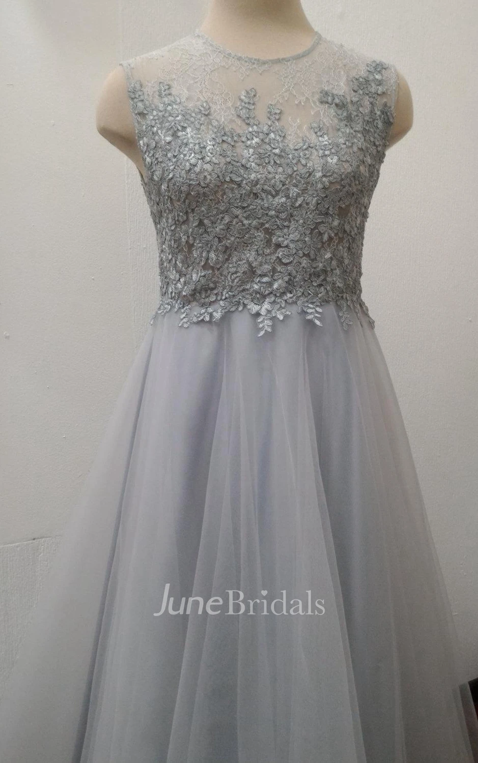 Jewel-Neck Sleeveless Tulle A-Line Dress With Appliques