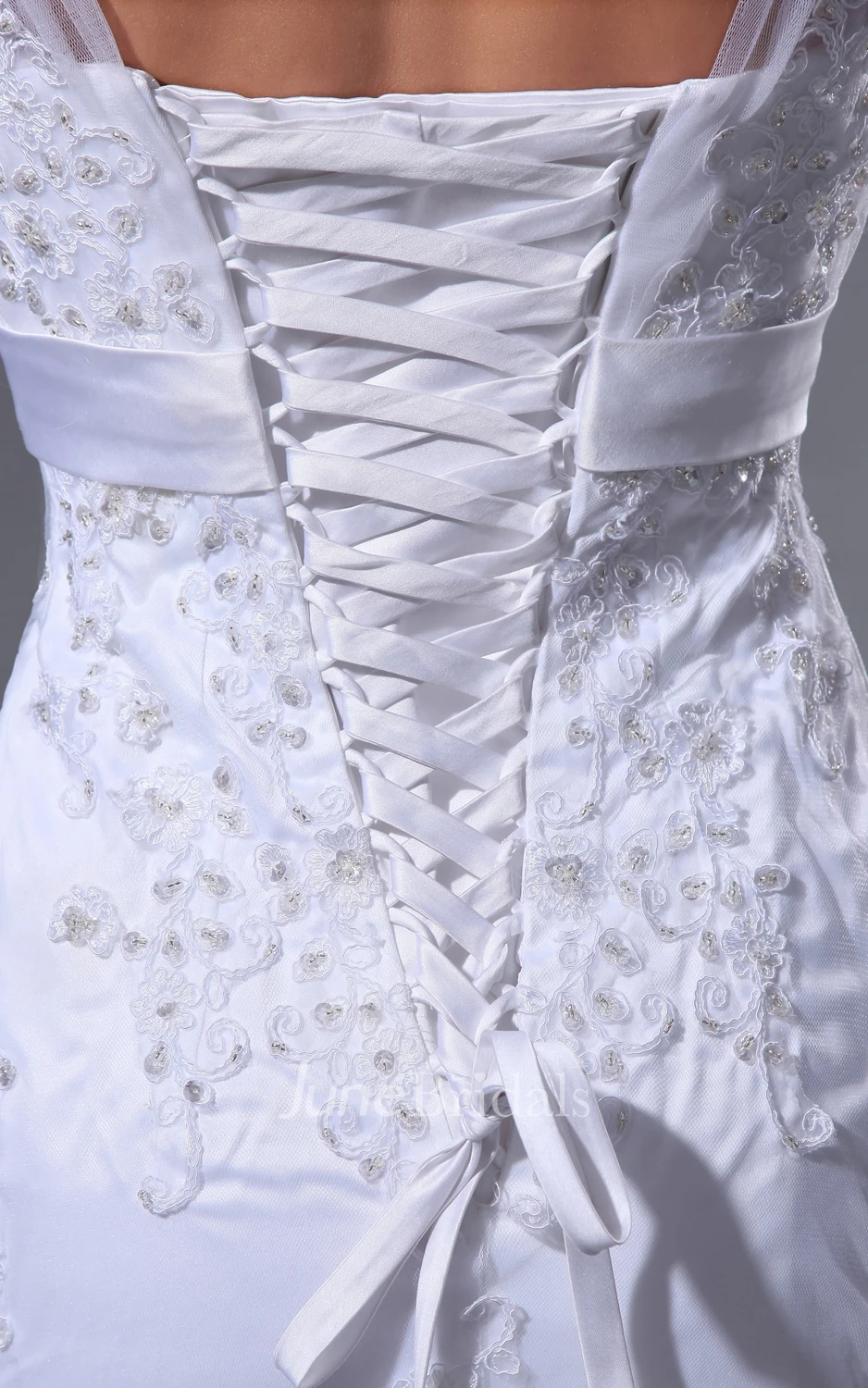 Sweetheart Sleeveless Column Dress With Lace Appliques And Soft Tulles