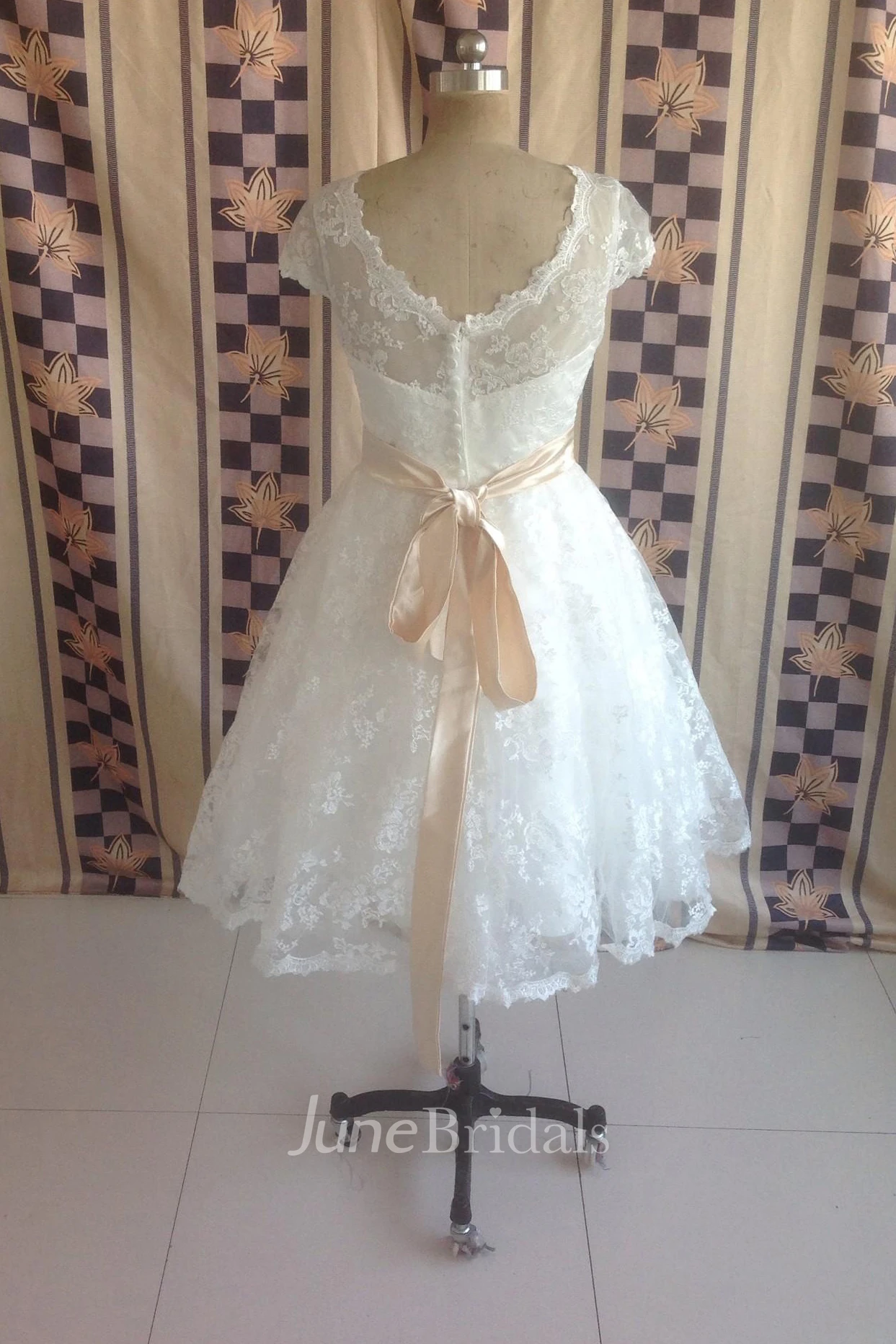 High Quality Jewel Neck Short Sleeve Vintage Lace Wedding Dresses