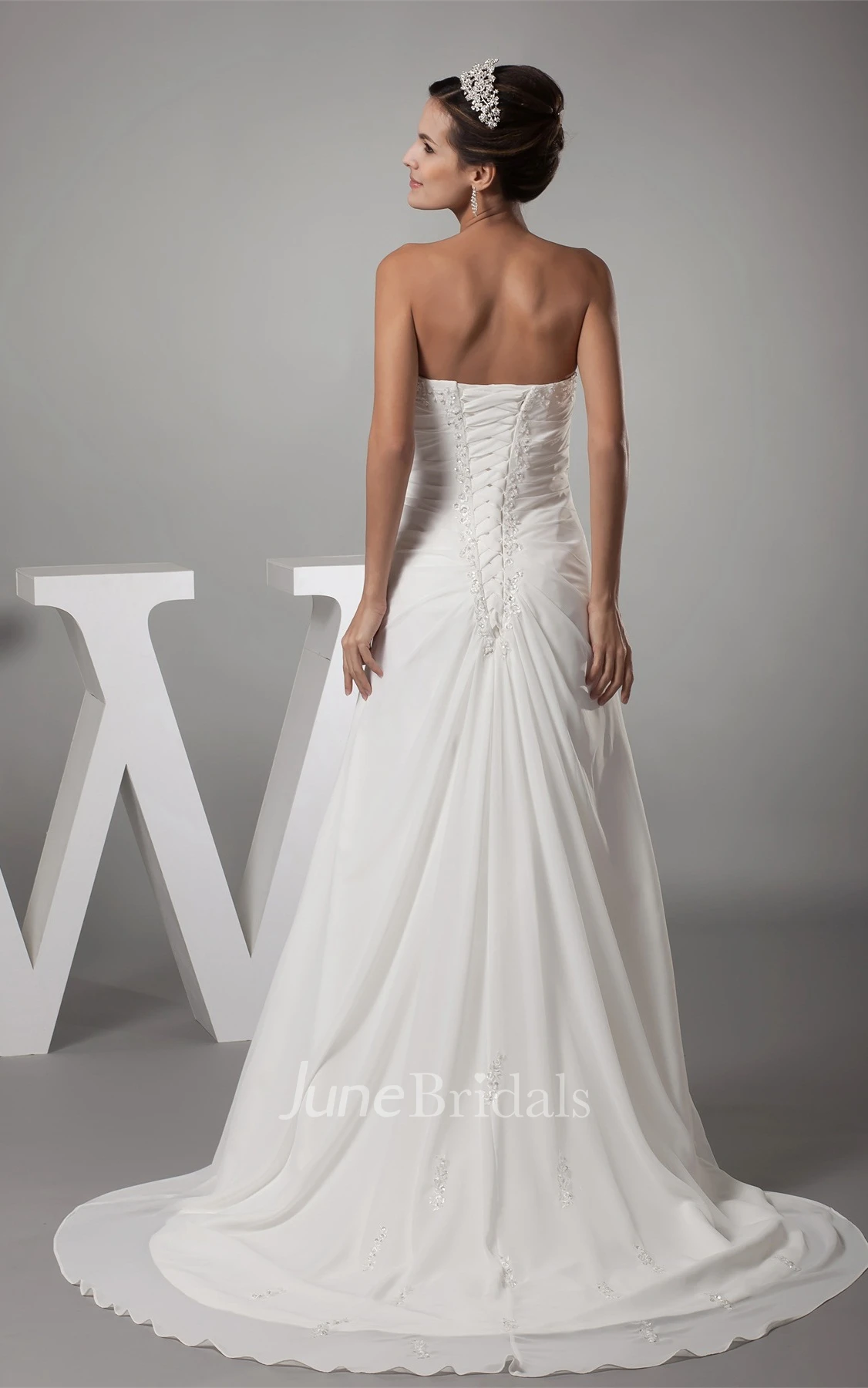 Sweetheart Appliqued Criss-Cross Chiffon Dress with Court Train