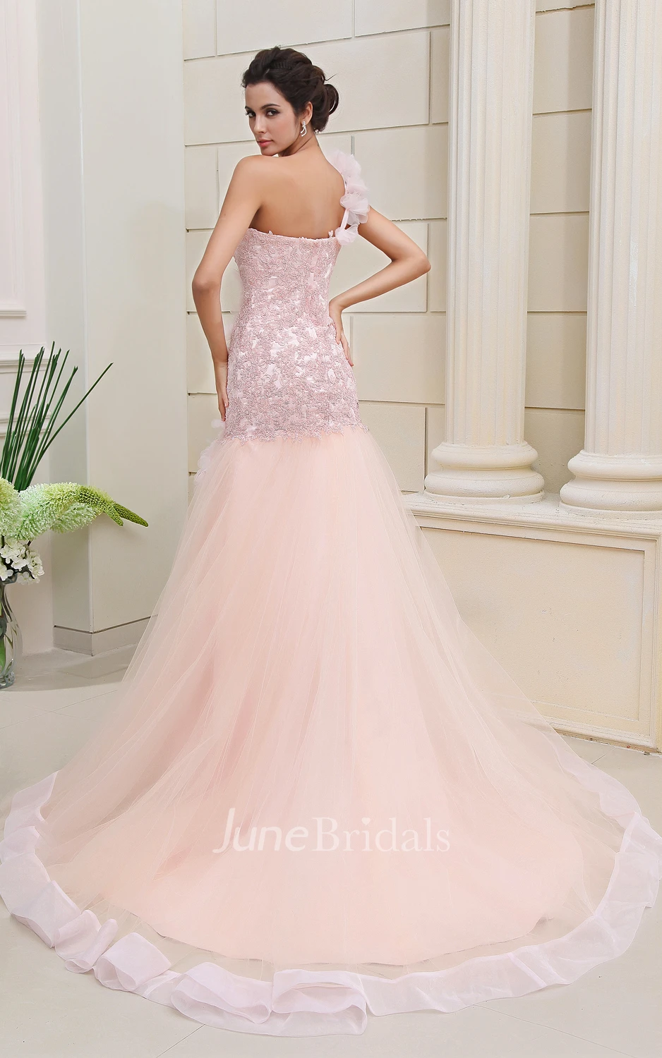 Flaterring Blushing Siren Gown With Flowers And Lace