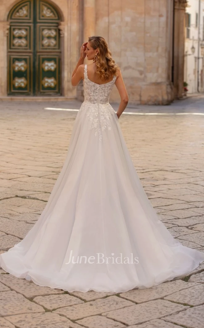 Ethereal Boho Lace A Line Winter Wedding Dress Modern Floral Sleeveless Front Slit Bridal Train Gown