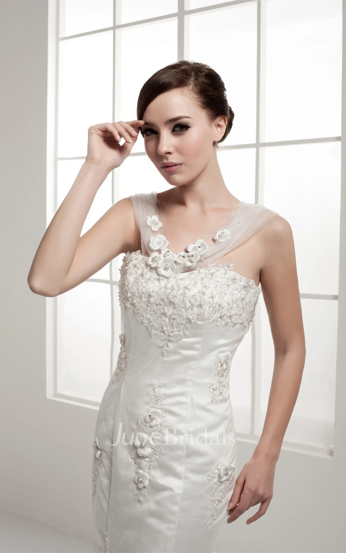 Sleeveless Mermaid Appliqued Dress with Flower and Sweep Train