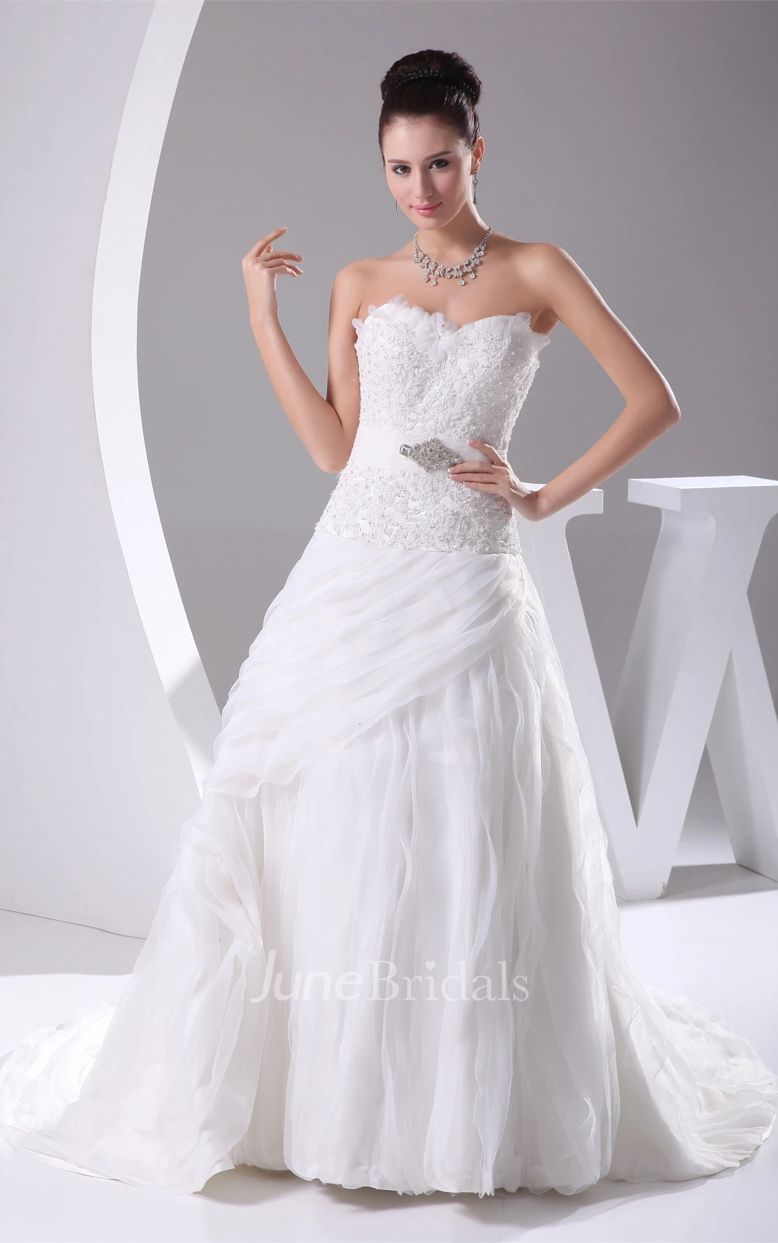 Sweetheart Appliqued A-Line Tulle Dress with Broach and Beading