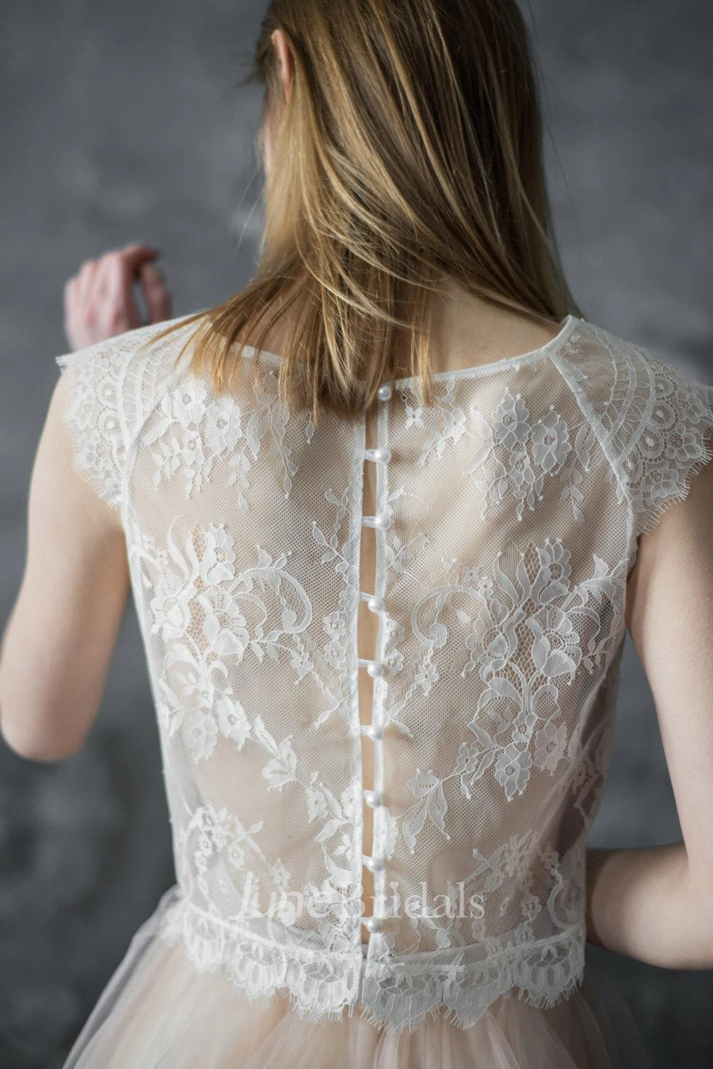 Scoop-Neck Cap-Sleeve Lace Top Tulle A-Line Dress With Sweep Train