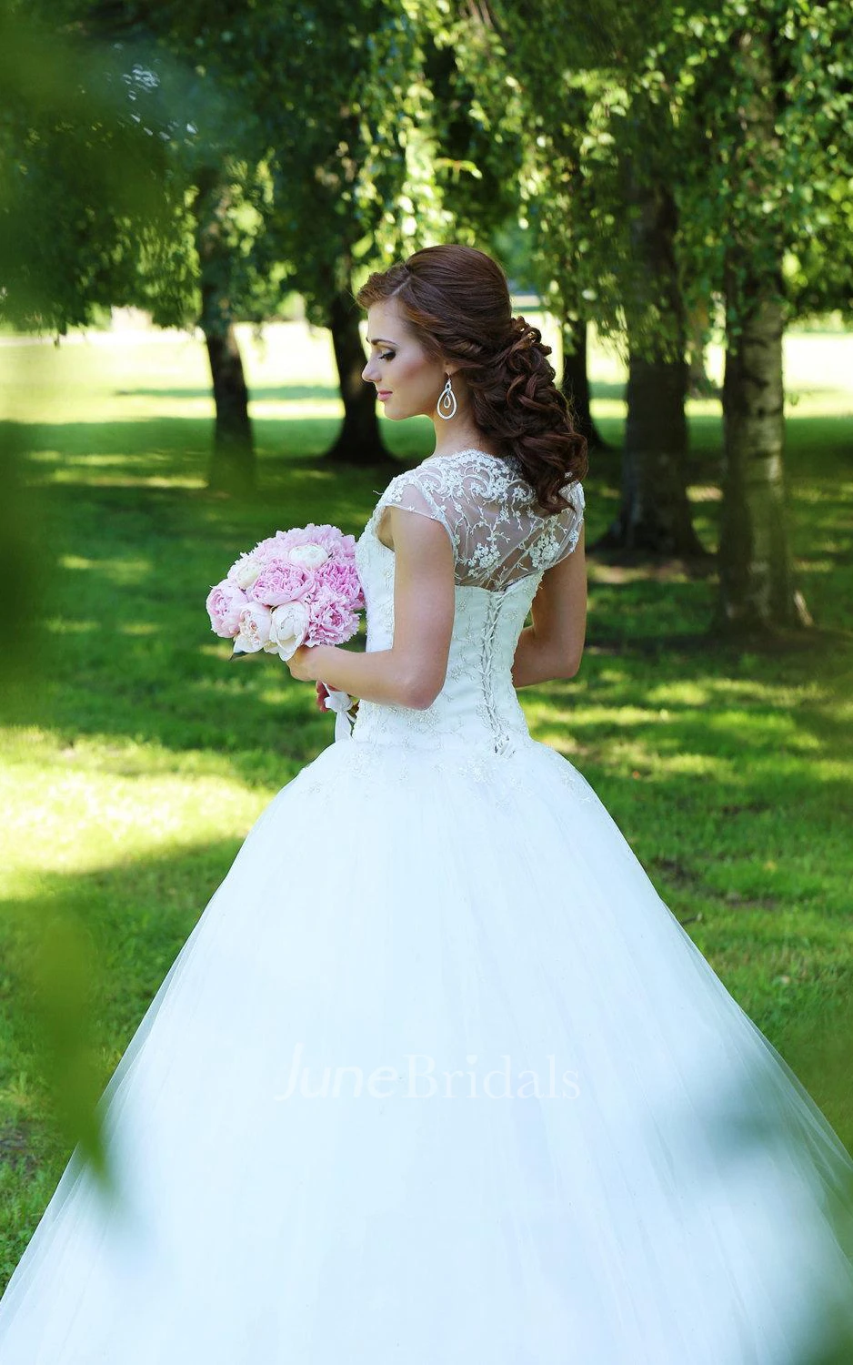 Bateau Neck Tulle Wedding Dress With Spangles and Sequins