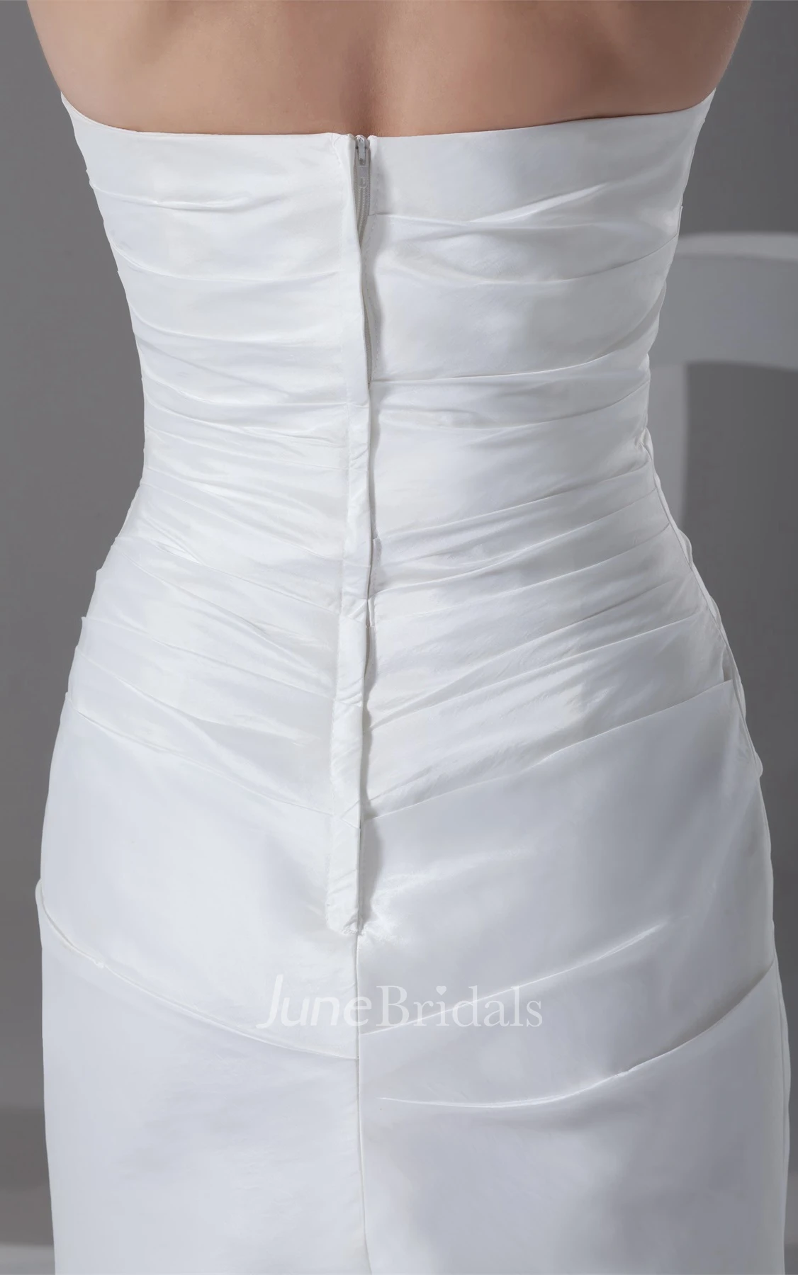 strapless short body-fitting dress with ruched design