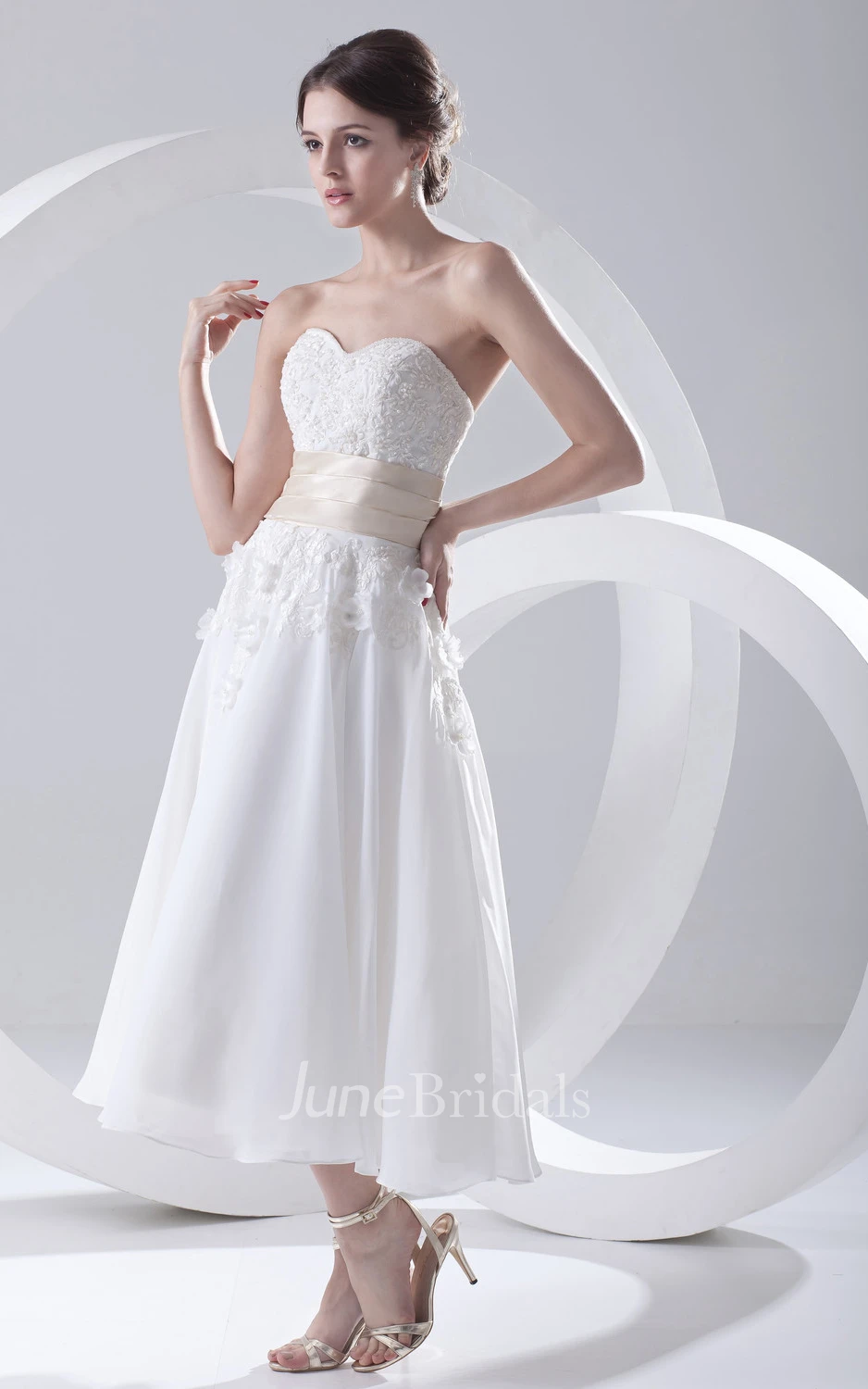 Tea-Length Sweetheart Sleeveless Dress With Flowers And Laces