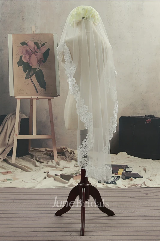 Simple Tulle Fingertip Wedding Veil with Lace Edge