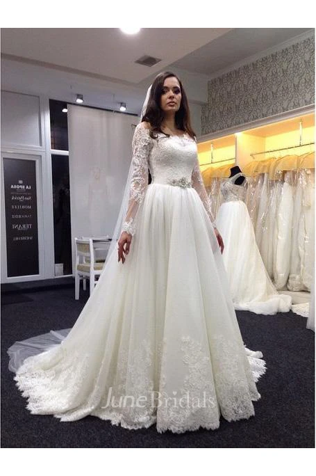 Elegant Bateau Long Sleeve Tulle Wedding Dress With Lace