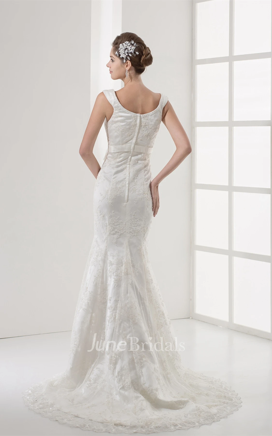 Sleeveless Mermaid Sheath Dress with Appliques and Ribbon
