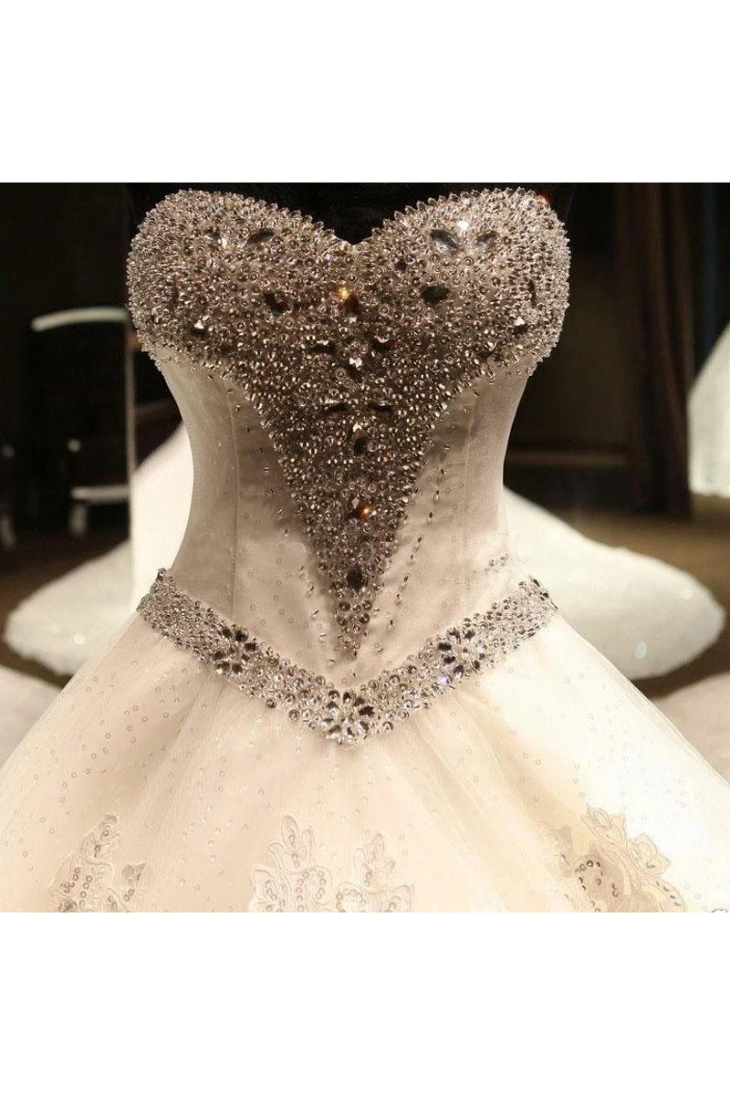 Luxurious Sweetheart Ball Gown Wedding Dress Crystal Beadings Long Train