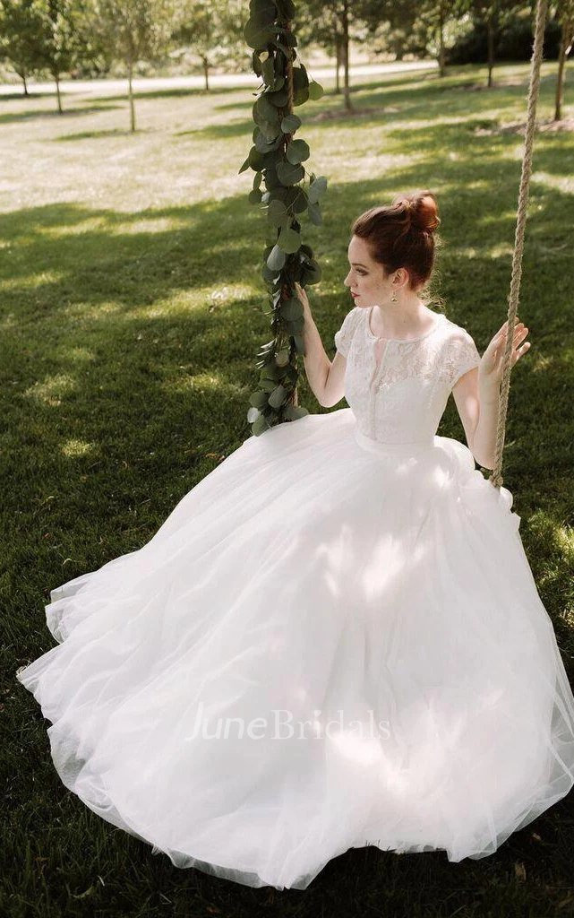 Lace Short Sleeve Bateau Dress With Split Front