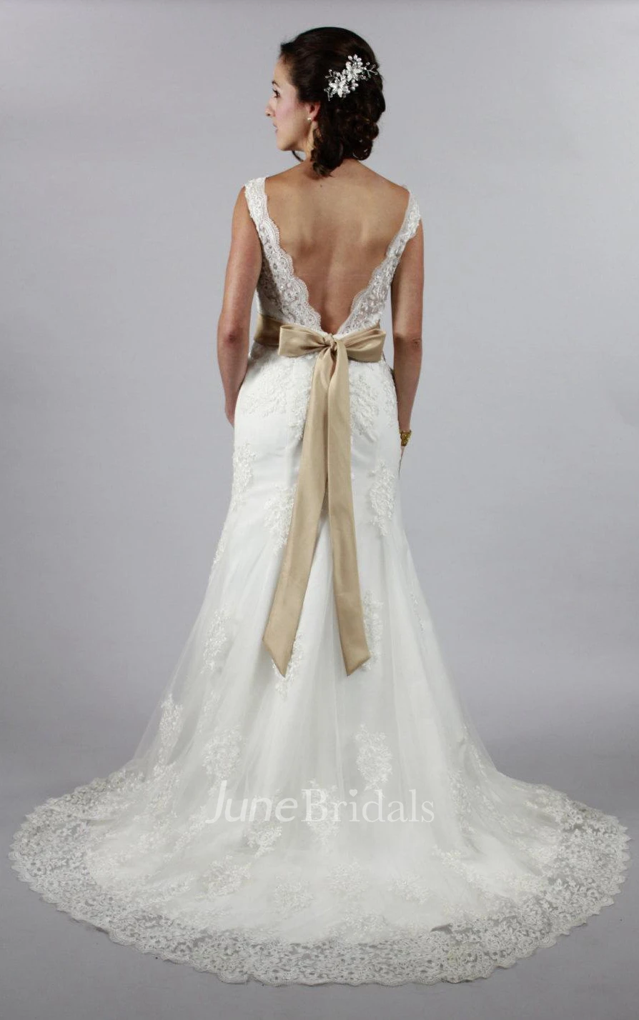 Elegant Mermaid Style V-Neck Wedding Dress With Satin Belt