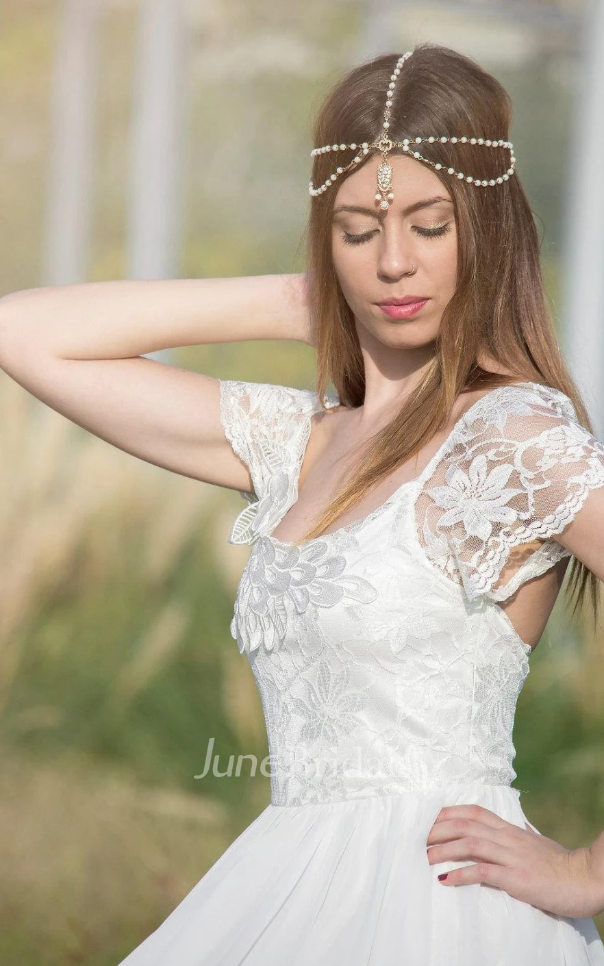 Scoop Cap Backless Long Chiffon Wedding Dress With Flower And Lace