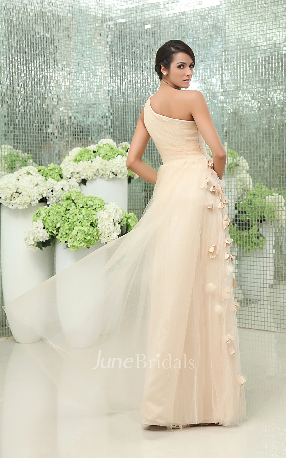 Flaterring Graceful Tulle Asymmetrical One-Shoulder Gown With Petals