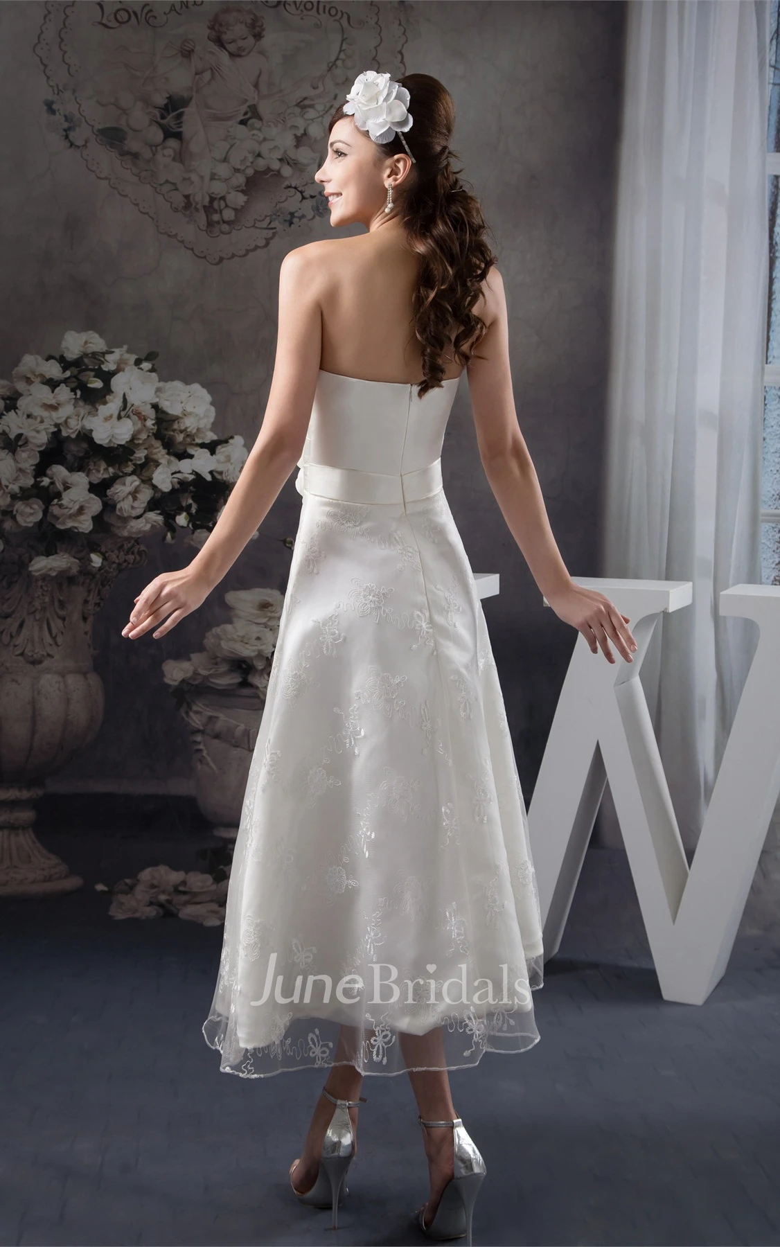 Sweetheart Tea-Length Criss-Cross Dress with Appliques and Flower