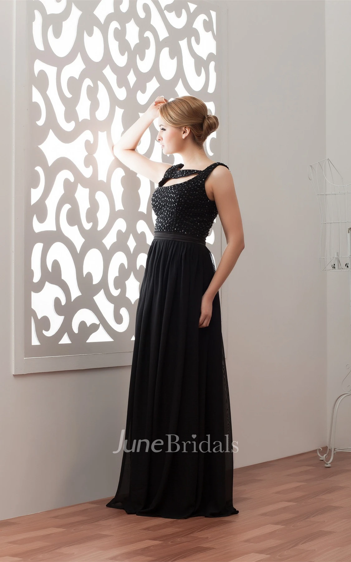 Sleeveless Chiffon Maxi Dress with Stress and Keyhole