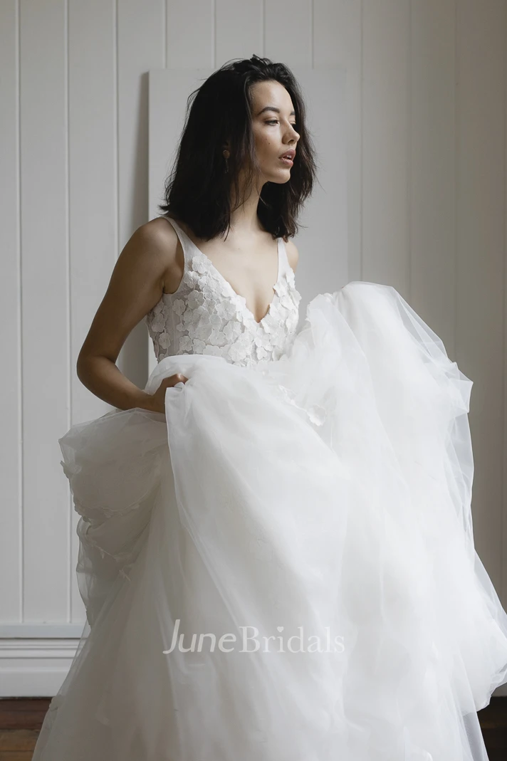 Lace Appliqued Deep V-back Romantic Plunging V-neck Sleeveless Bridal Ballgown With Tulle Skirt