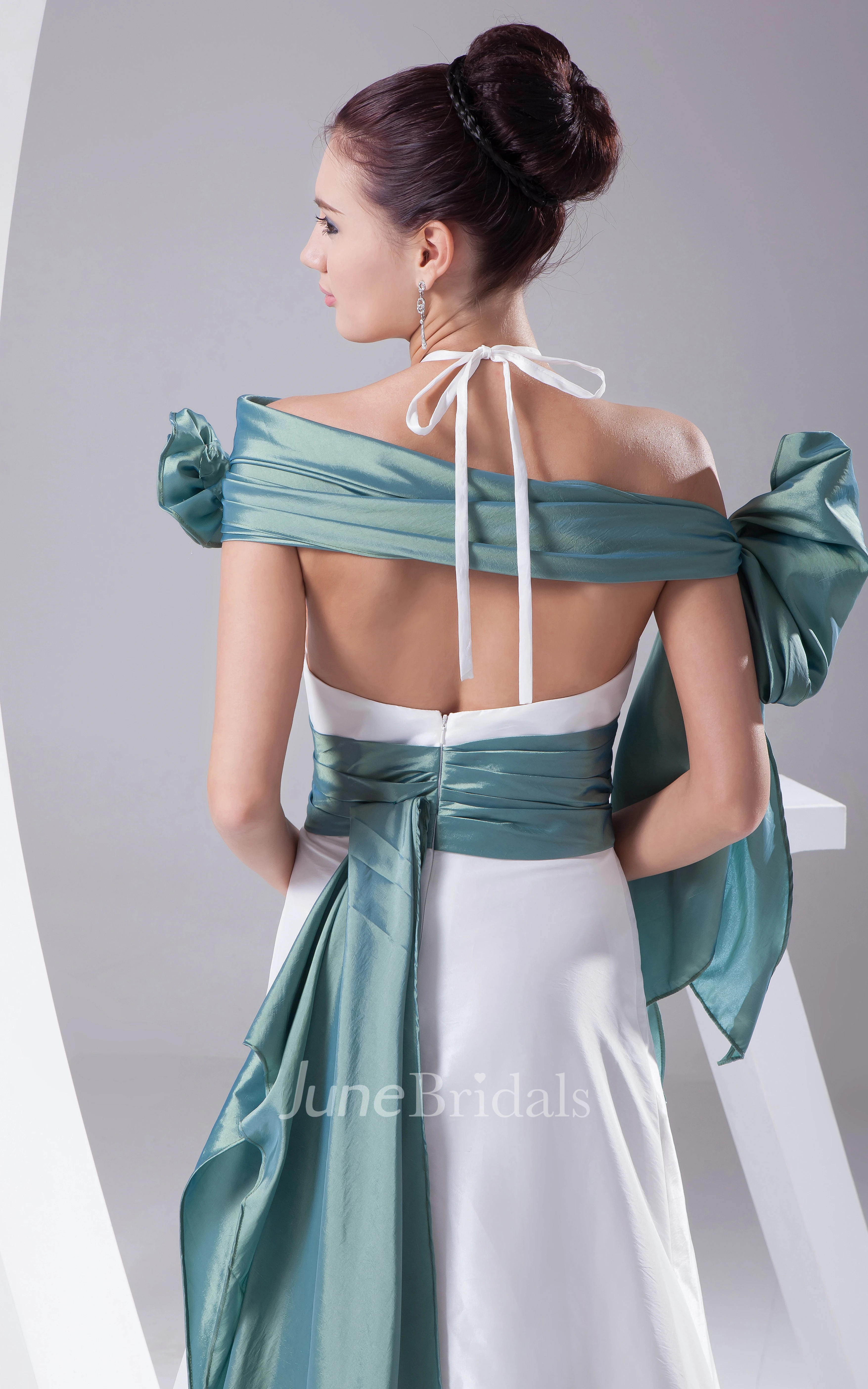 Sleeveless A-Line Haltered Dress With Flower and Ruched Waist