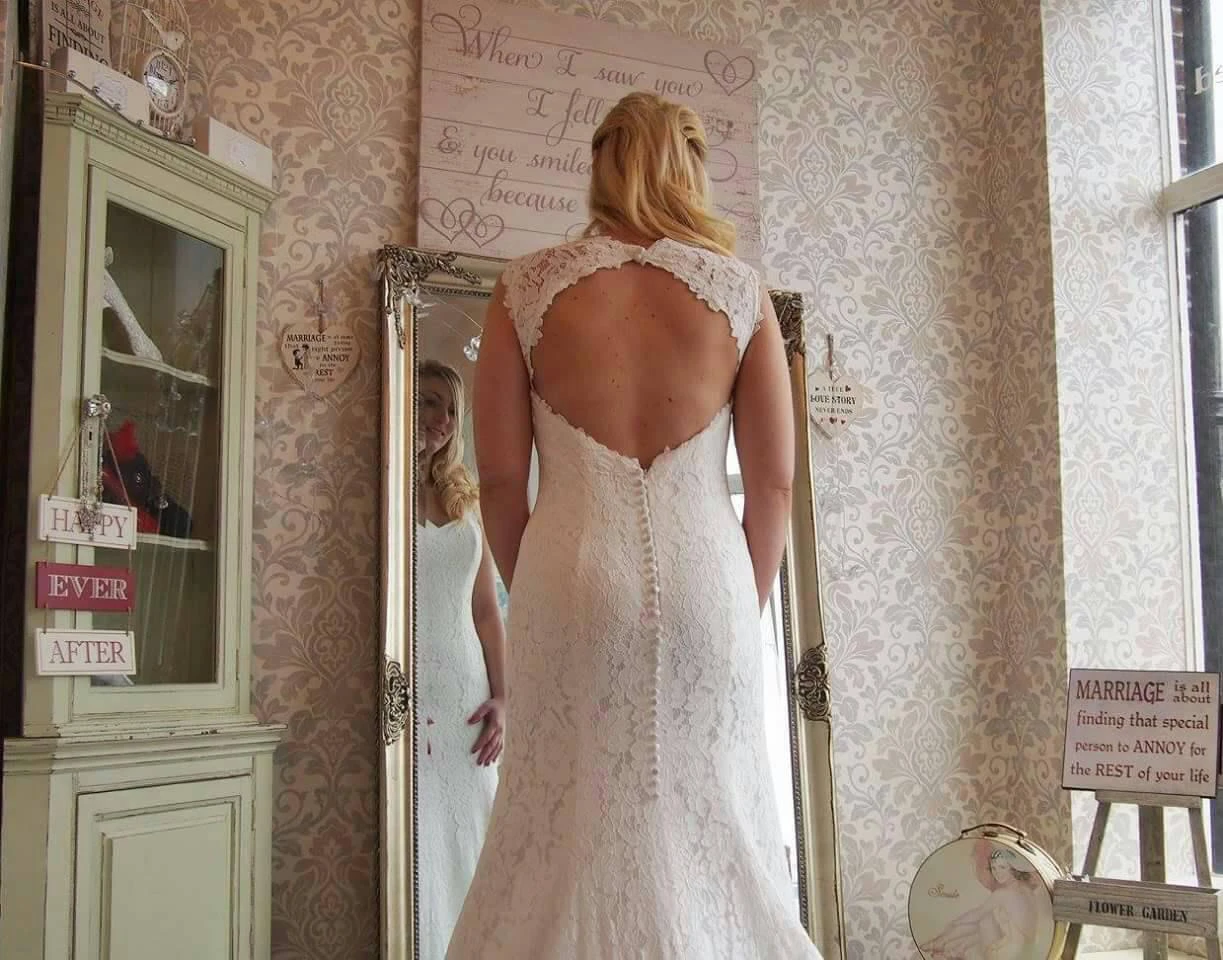 V-Neck Sleeveless Lace Mermaid Wedding Dress With Keyhole Back
