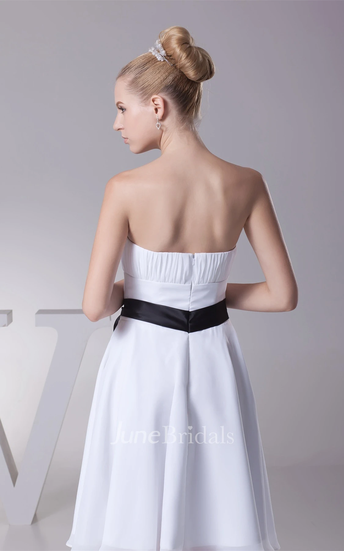 Knee-Length Ruched Strapless A-Line Gown with Bowed Sash and Zipper Back