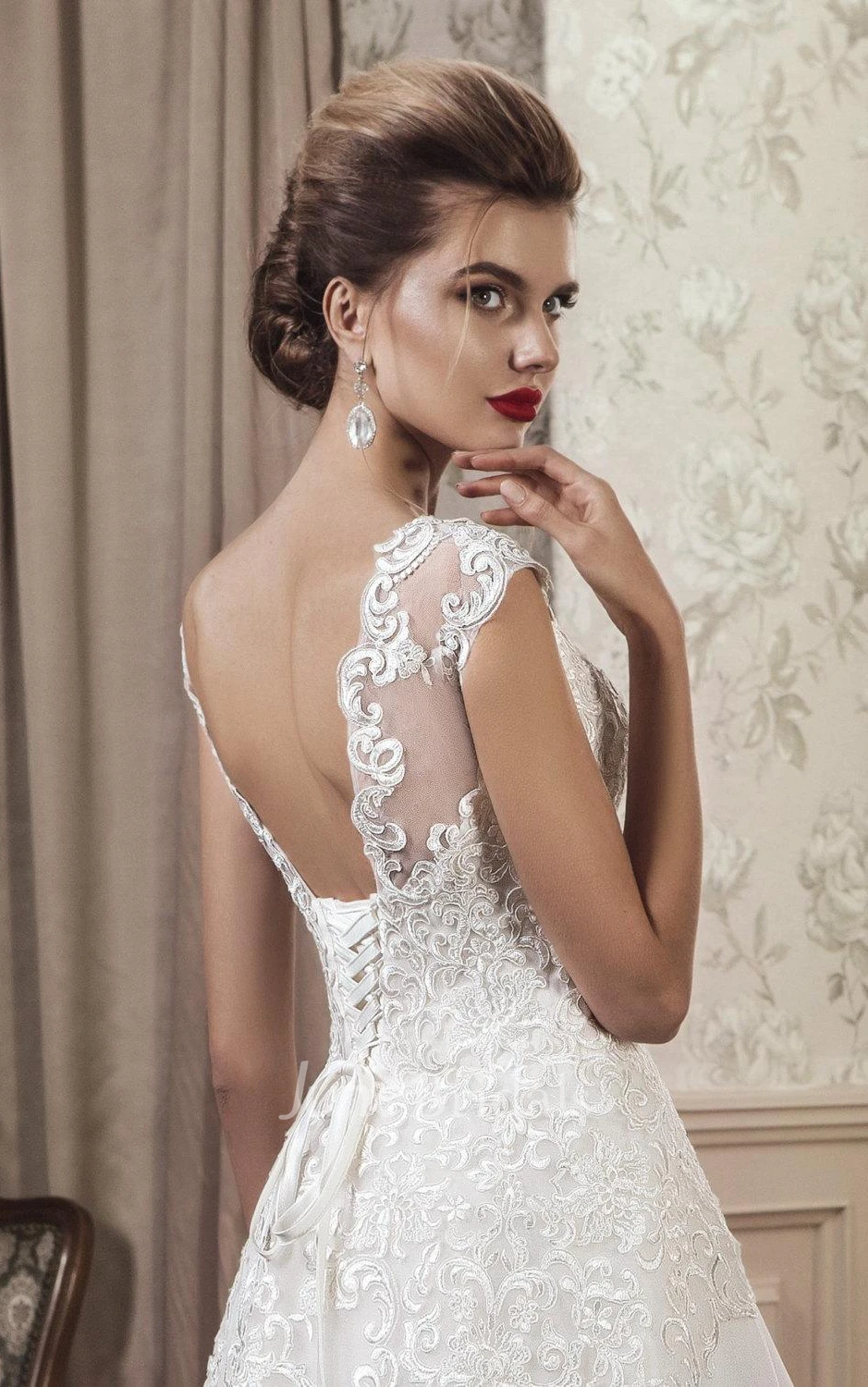 A-Line Strapped Tulle Lace Weddig Dress With Illusion