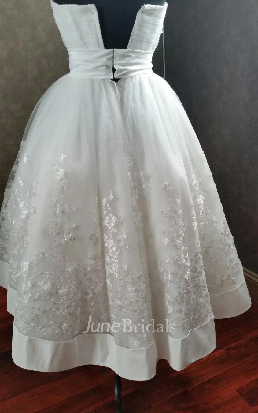 Cute Tea-Length Appliqued A-Line Wedding Dress With Bow