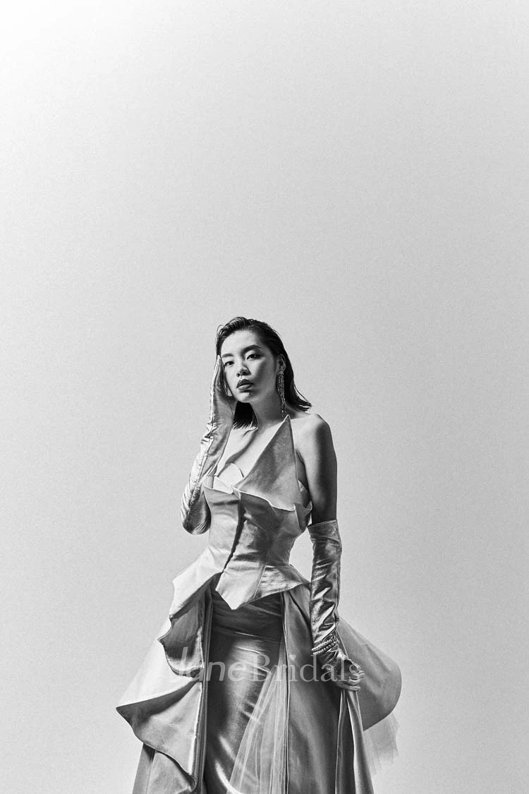 Stunning Sweetheart Satin Wedding Dress with Dramatic Side Draping