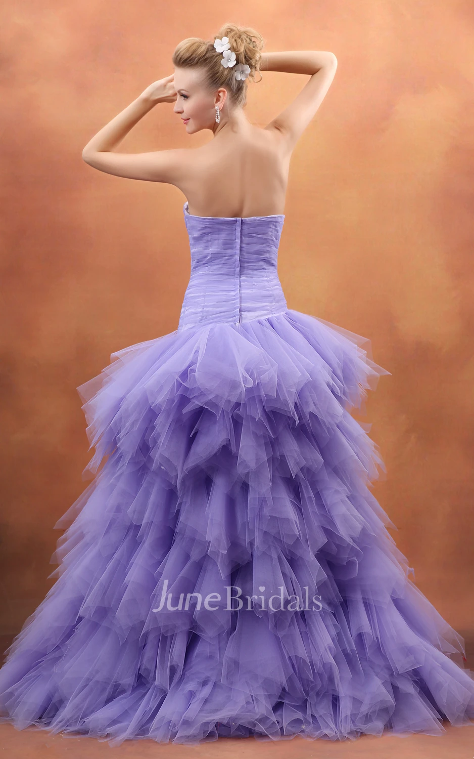 Captivating Ruffled Sweetheart Sleeveless Gown With Layered Ruffles