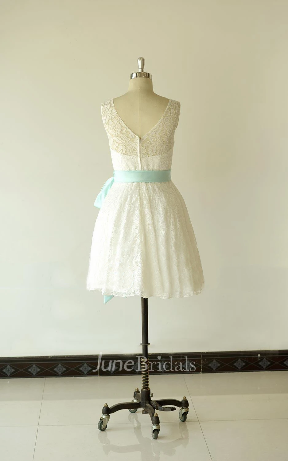 Lace Scoop Sleeveless Short Dress With Bow