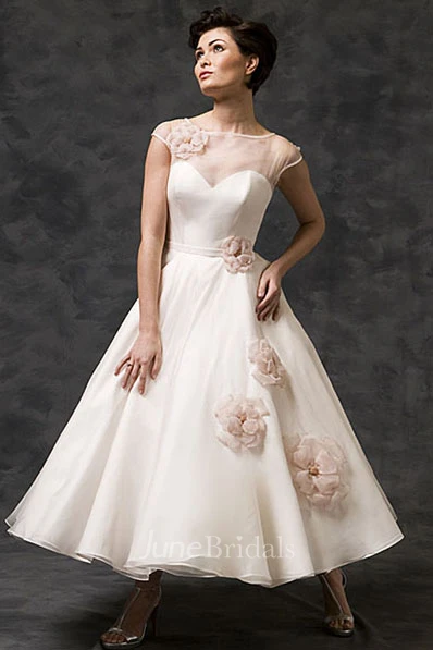 A-Line Tea-Length Scoop-Neck Short-Sleeve Tulle Wedding Dress With Flower And Illusion