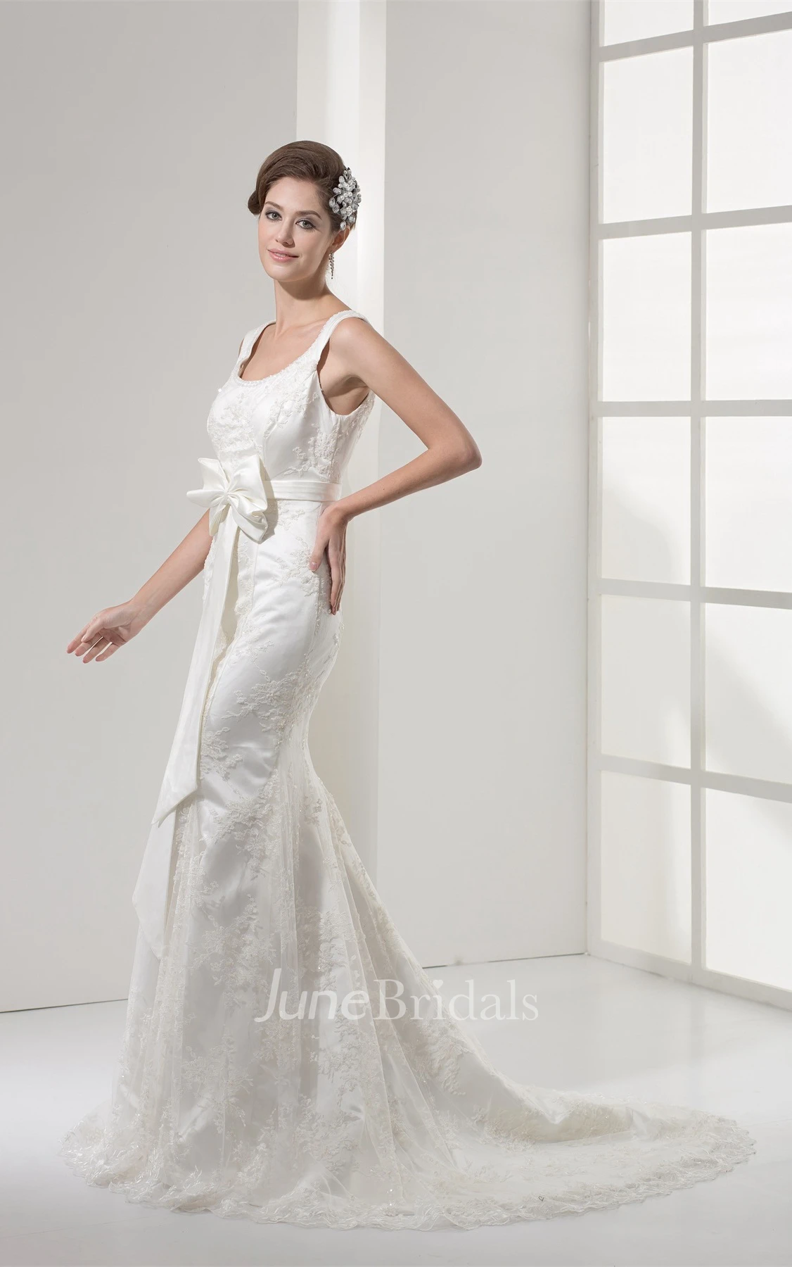 Sleeveless Mermaid Sheath Dress with Appliques and Ribbon
