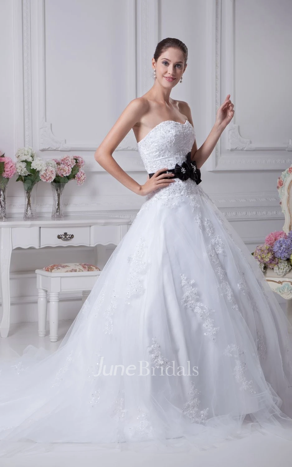 Elegant Sweetheart A-Line Ball Gown With Appliques and Flower