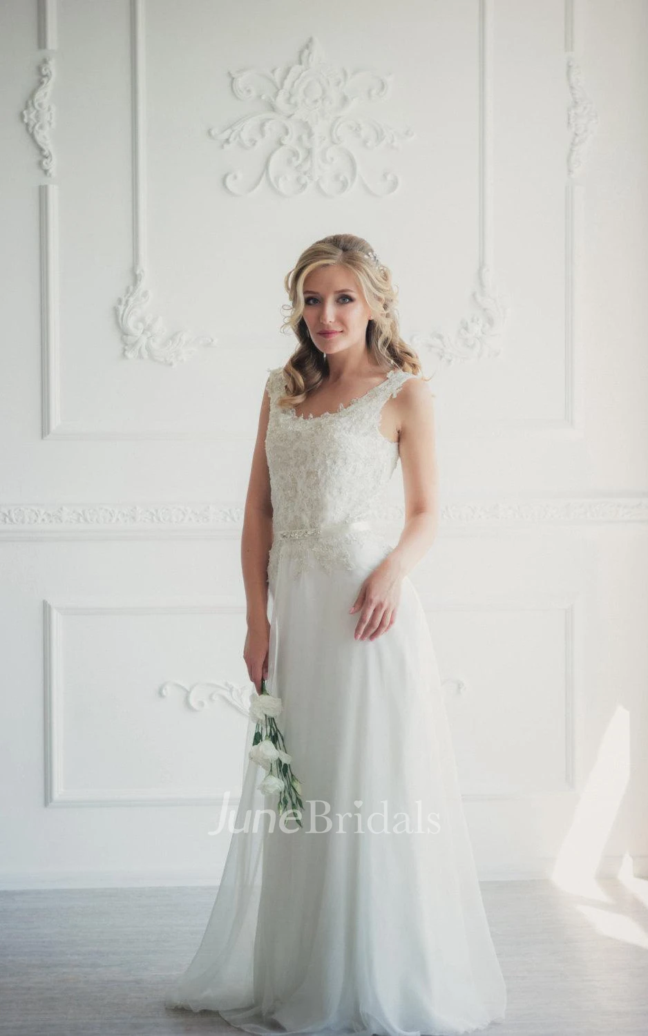 Sheath V-Neck Sleeveless Floor-Length Dress With Appliques