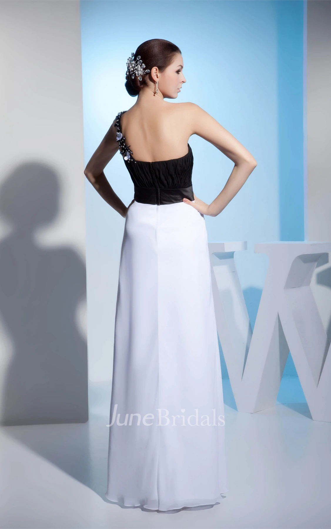 Black-And-White Floor-Length One-Shoulder Appliqued Waist and Dress With Ruching