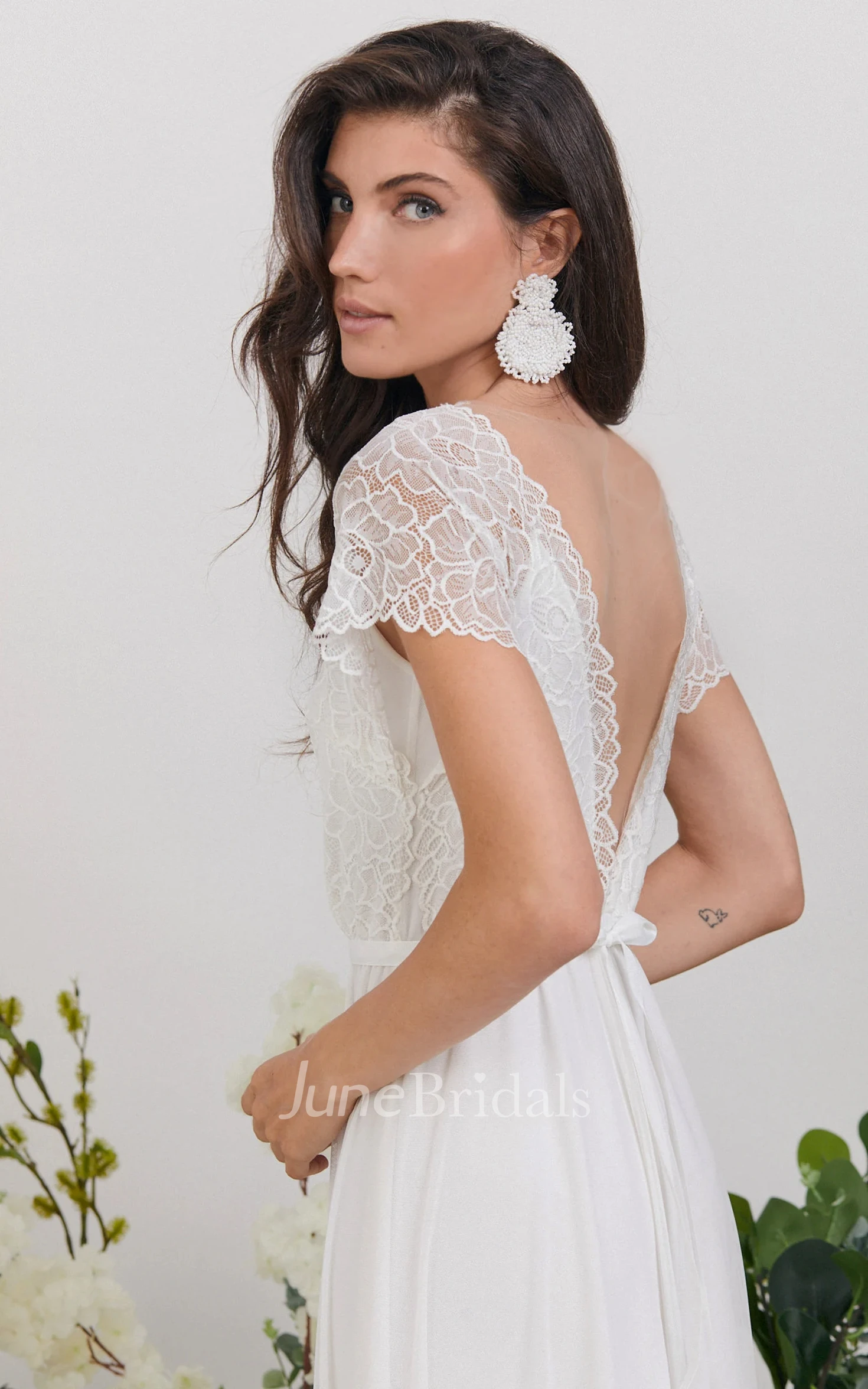Boho A-Line Spring Wedding Dress with Lace Bodice and V-Neck Short Sleeve Bridal Gown for Modern Brides