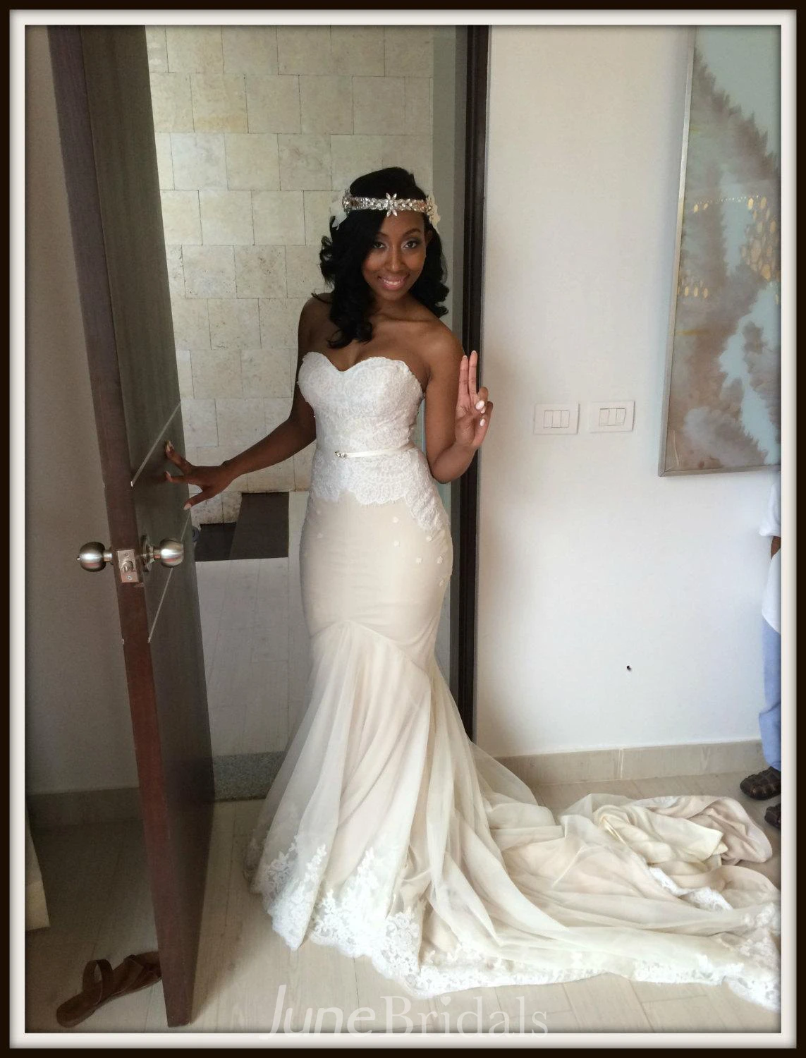 Ivory and Cream Wedding Dress With Sweetheart Neckline