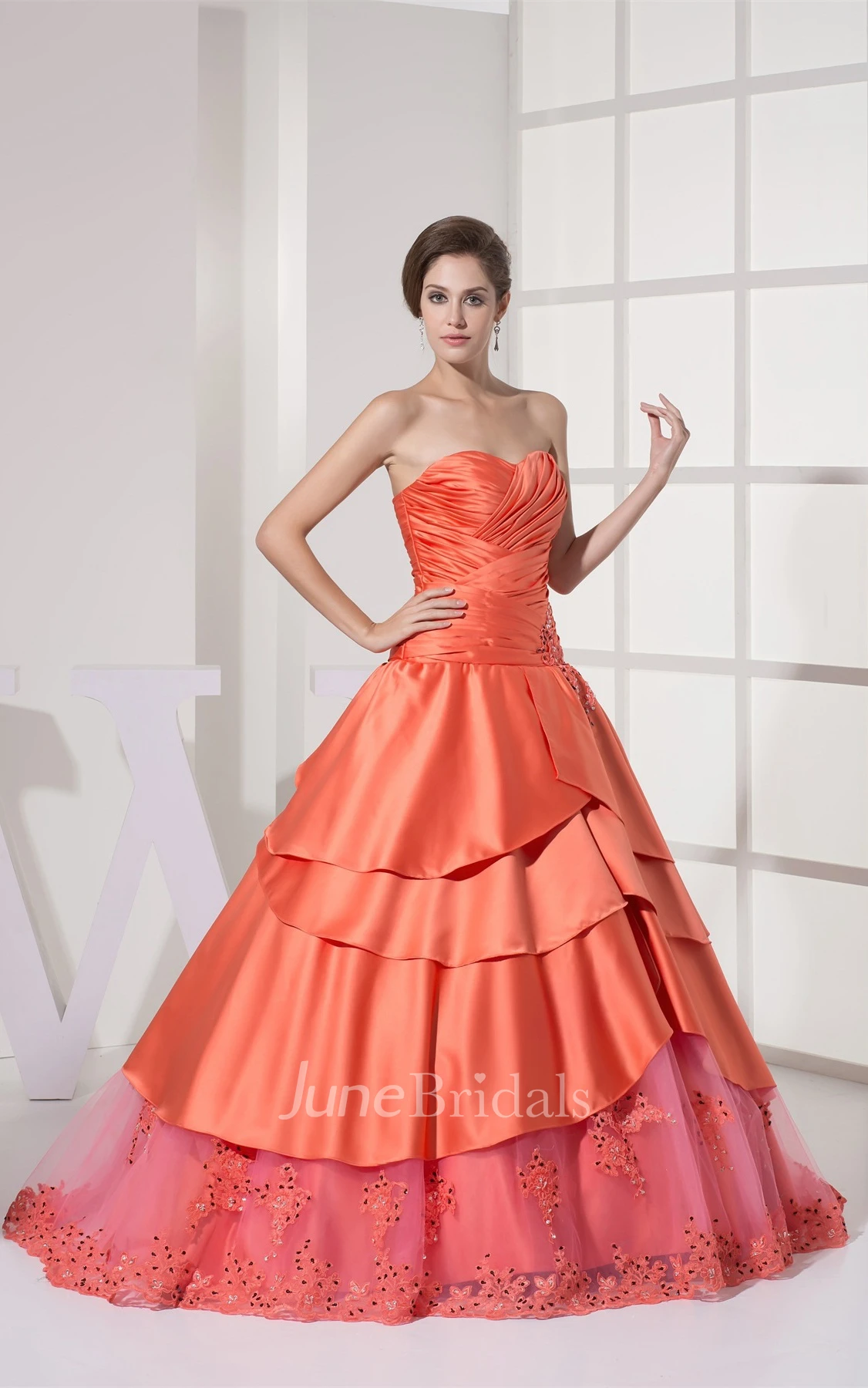 Sweetheart Criss-Cross Ruched Ball Gown with Stress and Appliques