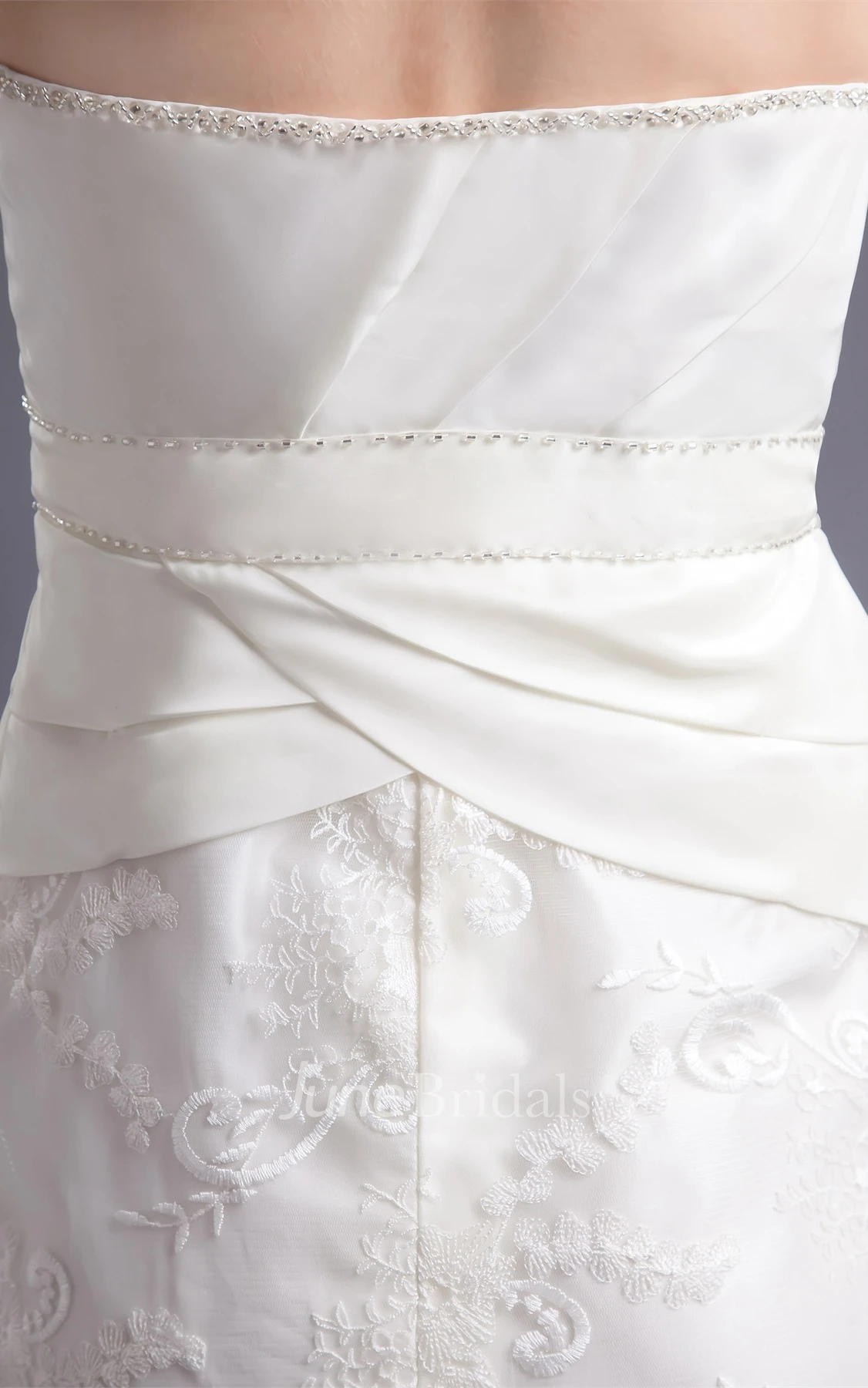 strapless body-fitting short lace dress with flower