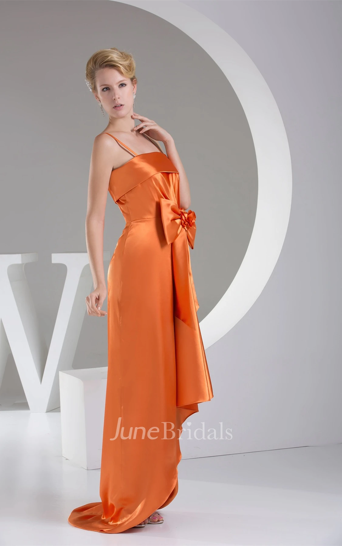Sleeveless Satin Floor-Length Dress with Spaghetti-Straps and Bow