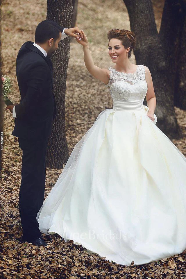 Elegant Ball Gown Illusion Wedding Dress Lace Appliques Sleeveless