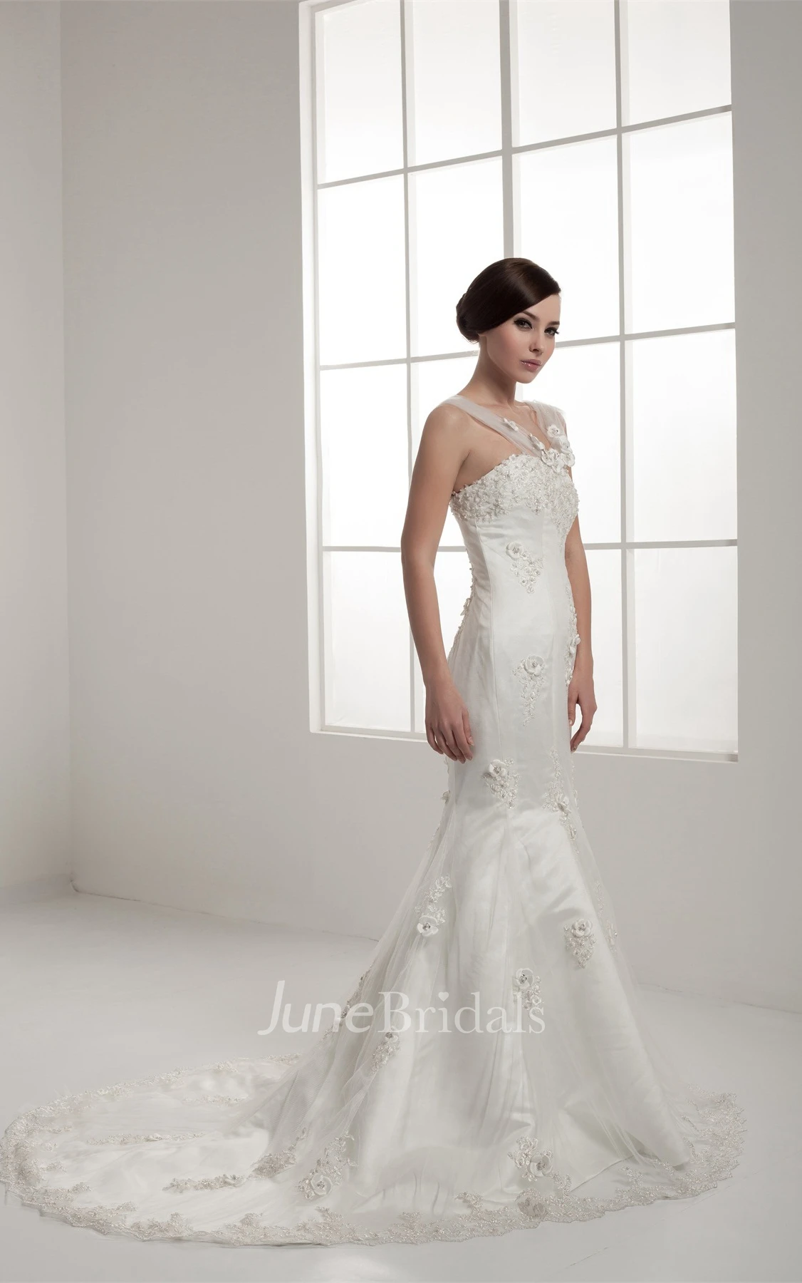 Sleeveless Mermaid Appliqued Dress with Flower and Sweep Train